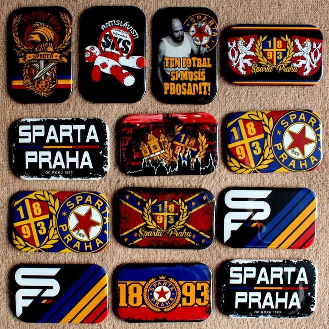 A magnetky máte? A mohla bych je vidět? ? Máme ? K dostání jak na eshopu @eshopspartani , tak v prodejně Stylsport v Havanské ulici 12 na Letné. www.spartani.cz #acsparta #spartaforever #ultrassparta